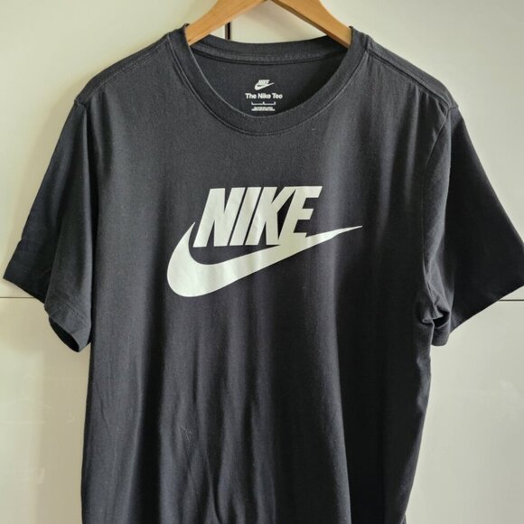 NWOT Classic Swoosh Logo T-Shirt - Picture 2 of 8